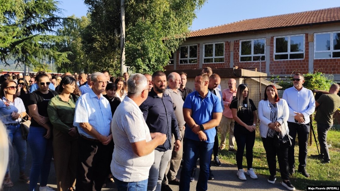 Miting zaposlenika paralelne srpske opštine u Severnoj Mitrovici koju su vlasti Kosova zatvorile 30. avgusta, 2. septembra 2024.