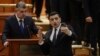 Marcel Ciolacu și George Simion în timpul unor dezbateri din Parlament, decembrie 2023.