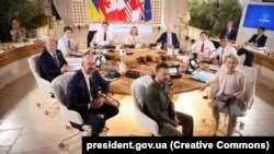 În început de 2024, președintele ucrainean Volodimir Zelenski s-a întâlnit cu liderii G7 la un summit din Italia.