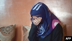 د طالبانو لخوا له زده کړو یوه منع شوې نجلۍ له دې امله ژاړي - تصویر له ارشیفه 