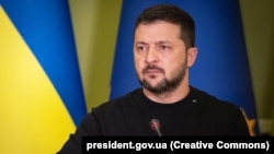 «Якщо Росія вб’є всіх нас, вона нападе на країни НАТО, і ви пошлете туди своїх синів і дочок. І це буде – вибачте, але ціна буде вищою», – Володимир Зеленський