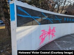 Așa arăta Memorialul Renașterii, închinat memoriei celor uciși în timpul Revoluției Române din 1989, la prima oră a dimineții de joi.