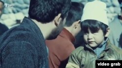 Лаҳзае аз як филм дар бораи муҳоҷирони тоҷик дар Русия. Акс аз бойгонӣ.