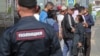 "Тил билбегендер кетсин". Мамдума мигранттарга каршы мыйзамды кабыл алды