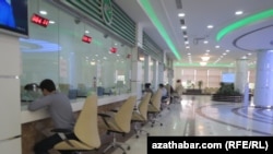 "Türkmenhowaýollarynyň" bilet satýan kassalary, Aşgabat (arhiw suraty) 