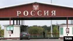 Орусиянын Белгород облусу менен Украина ортосундагы текшерүү пункту. Архивдик сүрөт. Иллюстрация үчүн 