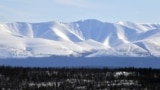 Вид на горный массив Хибины в Мурманской области, 2 мая 2021 года 
