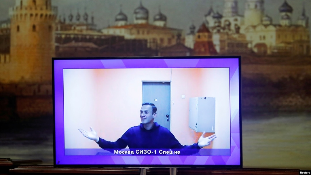 Navaljni na video linku iz zatvora tokom saslušanja u januaru 2021.