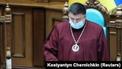 У суді зазначили, що засідання перенесли на 10:00 19 травня