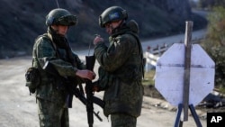 Nagorno-Karabakh - Russian peacekeepers check their weapons at a checkpoint on the road to Shushi, November 17, 2020.