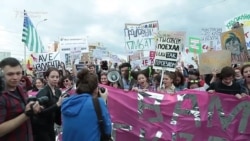 'Martians' And 'Free Insults' At Absurd Parade In Russia