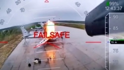 Скріншот із відео ударів СБУ по літаках стратегічної авіації Росії на аеродромі «Біла» («Бєлая», російською «Белая») в Іркутській області, що межує з Монголією. 1 червня 2025 року 