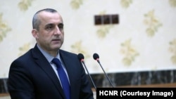 د افغان ولسمشر لومړى مرستيال امرالله صالح وايي، اوس وخت کومې وسلې چې له افغان امنیتي او دفاعي ځواکونو سره دي له هغو وسلو پرمختللې دي چې پاکستان طالبانو ته ورکړي دي.