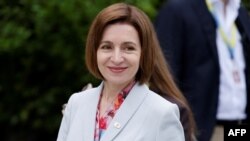 Președintele Republicii Moldova, Maia Sandu, sosește pentru a participa la Summit-ul pentru pace din Ucraina, în stațiunea de lux Burgenstock, lângă Lucerna, în centrul Elveției, pe 15 iunie 2024.