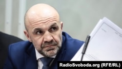 27 квітня Служба безпеки України повідомила, що під процесуальним керівництвом Офісу генпрокурора завершила досудове розслідування у кримінальному провадженні за підозрою голови Херсонської облради Владислава Мангера