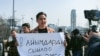 Уркуя Салиева атындагы &laquo;Революция каармандарынын&raquo; эстелигинин жанында аялдардын укуктарын коргоо акциясы өтүп, анда &laquo;Зордук-зомбулукка каршы!&raquo;, &laquo;Эки жүздүүлүккө каршы!&raquo; деген өңдүү ураандар чакырылды. Акция саат 12:00до башталды.&nbsp;