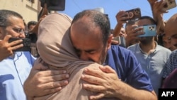 Medicul Mohammed Abu Salmiya a fost eliberat după șapte luni de detenție. El descrie tortura fizică și mentală la care a fost supus, împreună cu ceilalți prizonieri.