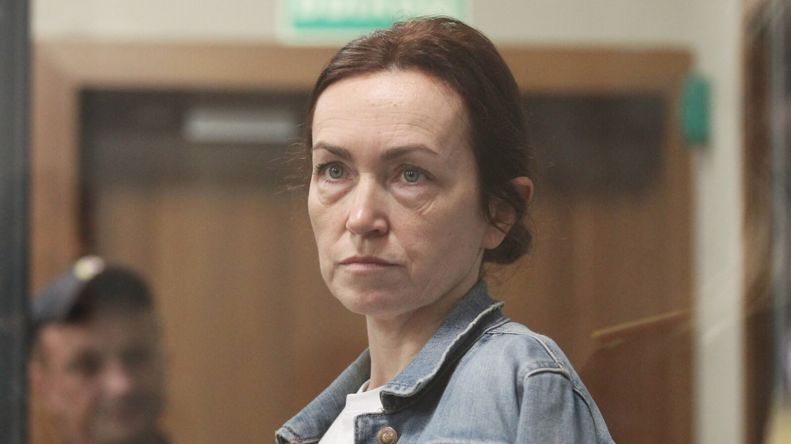 În imagine, jurnalista Alsu Kurmașeva participă la o audiere la tribunalul din Kazan, în 31 mai.