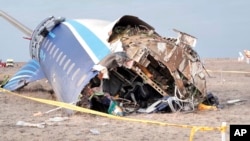 Фрагмент рухнувшего самолета Azerbaijan Airlines.