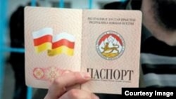 Процедура получения паспорта стала прозрачной, местные жители говорят, что теперь платят только положенную по закону госпошлину, соответственно, и количество обращений выросло в десятки раз. Рейсовые автобусы в Цхинвал буквально забиты людьми, едущими на собеседование в МИД
