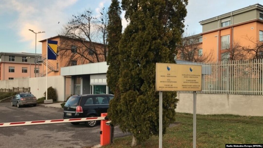 Mihajlović je, prema optužnici, propustio nadzor nad radom daktilografkinje s kojom je sarađivao, a koja je prisvojila skoro 113.000 eura (fotografja: zgrada Suda i Tužilaštva BiH)