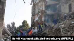 Знайшли! Порятунок пораненої людини внаслідок російської атаки на Київ. 17 червня 2025 року