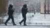 Амапаўцы патрулююць раён у Менску падчас нядзельных маршаў 13 сьнежня 2020 г.