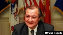 Абдулазиз Комилов сўнгги маротаба 17 март куни Олий Мажлис Сенатининг 24-ялпи мажлисида жамоатчиликка кўриниш берган эди.