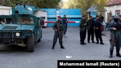 ارشیف، عکس تئزیني بڼه لري، پر کابل پوهنتون له برید وروسته یو شمېر امنیتي ځواکونو سیمه محاصره کړې وه.