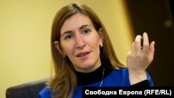 Николина Ангелкова 