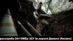 Военный 24-й ОМБр имени Корля Данила готовит снаряды для САУ М109 