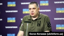 «За даними розвідки, в польовому парку військової техніки в районі населеного пункту Медведівка перебуває близько 750 одиниць озброєння і військової техніки», – повідомив Олексій Громов