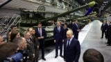 Prezident Vladimir Putin "Uralvaqonzavod" hərbi zavodunda.