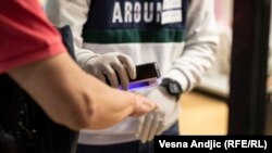 U Srbiji se izbori održavaju 3. aprila - predsednički, parlamentarni i lokalni za prestonicu Beograd i još 12 gradova i opština.