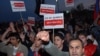 Тысячи людей протестуют в Ереване 9 октября 2009 года против подписания противоречивых договоренностей между Арменией и Турцией. 