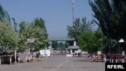 Кыргыз-өзбек чек ара бекети, Ош.