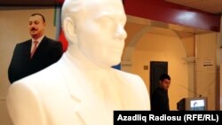 Шайлоого маркум президент Гейдар Алиев өзү да "көз салып" турду. Баку, 7-ноябрь 2010