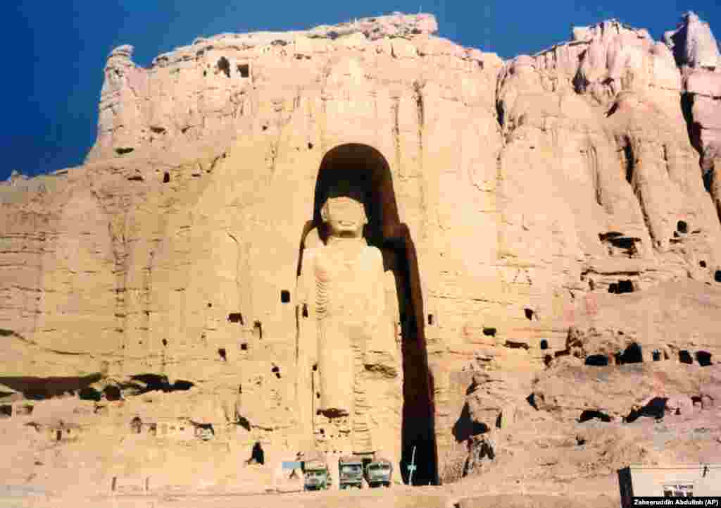 The 55-meter Salsal statue, which means "the light shines through the universe," was also known as the "Western Buddha." It is seen here in a photo from 1997.