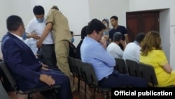 Andijonlik deputatning sessiya paytida tintuv qilinishi iddao qilingan surat. Oliy Majlis deputati Rasul Kusherbayevning telegram kanalidan olindi.