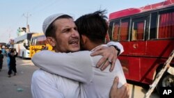 افغان کډوال د خدای پامانۍ په وخت