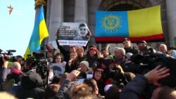 Мати та сестра Надії Савченко виступили на Майдані (відео)