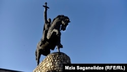 ერეკლე II-ის ძეგლი თელავში