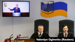 Допит Петра Порошенка у справі про державну зраду Віктора Януковича