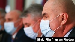 Șeful CJ Bihor, Ilie Bolojan la o conferință de presă a prefecturii Bihor. Ilie Bolojan este unul dintre cei mai influenți politicieni din România datorită performanțelor în administrația locală, inclusiv prin atragere sistematică de fonduri europene.