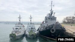 25 листопада російські прикордонники у Керченській протоці відкрили вогонь по трьох українських кораблях і захопили їх