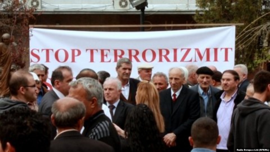 Protest civilnih udruženja u Prištini u aprilu 2014. protiv terorizma