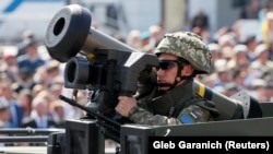 Український вояк з «Джавеліном» під час параду на День Незалежності. Київ, 24 серпня 2018 року