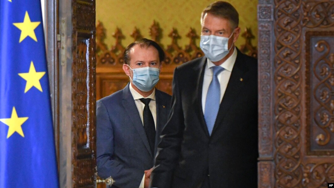 Premierul Florin Cîțu (stânga) și președintele Klaus Iohannis (dreapta), decembrie 2020