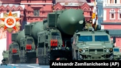 Демонстрация баллистических ракет на параде в Москве 24 июня 2020 года