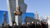 Бюст первого президента Узбекистана Ислама Каримова в Туркменабаде. 7 марта 2017 года.